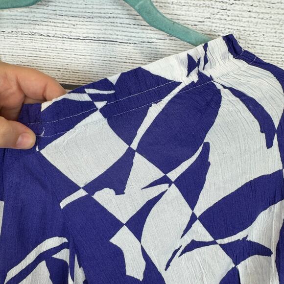 Maurices Plus Size Blue & White Floral Printed Lightweight Blouse Size 4X - Picture 8 of 9